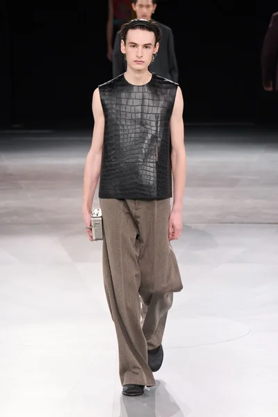 Look 57